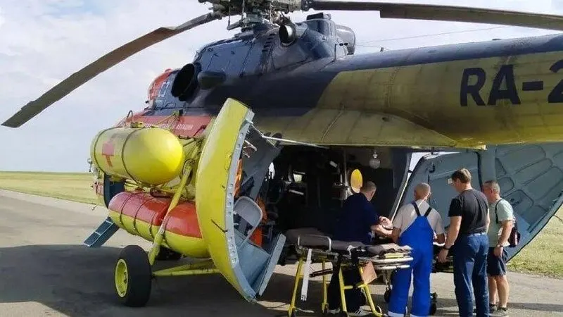 Шестимесячный ребёнок доставлен в Саратовскую областную детскую клиническую больницу; врачи оценивают тяжёлую травму головы и необходимость специализированного лечения.