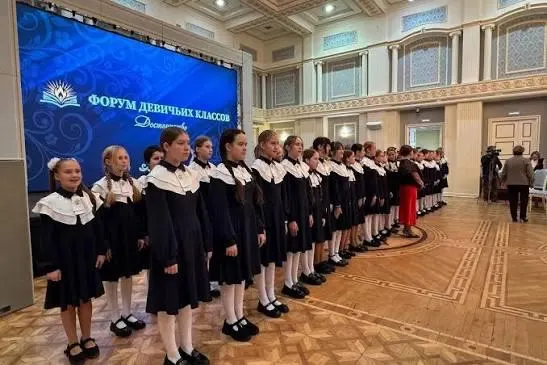 В Удмуртии и других регионах начинаются спецклассы для девочек, обещающие воспитание послушной роли в семье. Раскрываются тревожные детали о дисциплине, идеологии и расширении проекта.