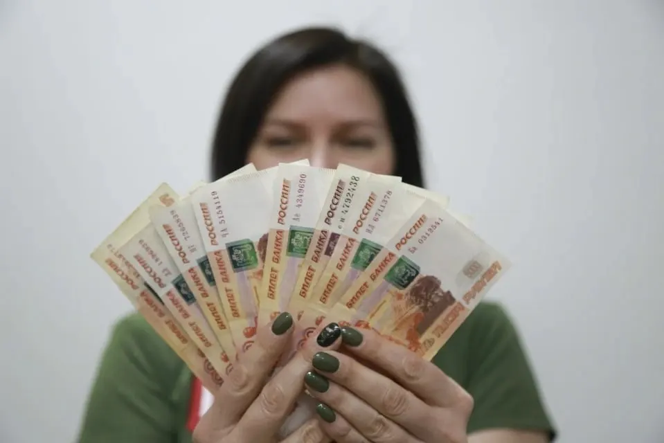 Данные за январь–июль 2026 года: рост зарплат на 10,6% по сравнению с аналогичным периодом прошлого года.