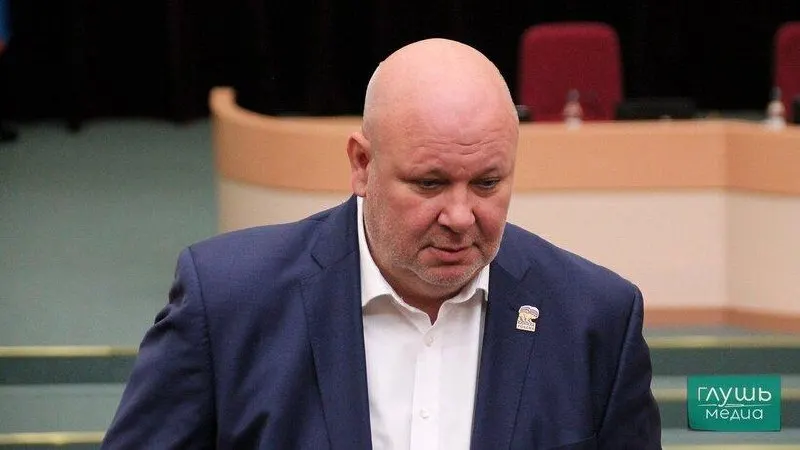 Депутат сообщил о снижении числа единиц техники у регоператора вывоза отходов, что может повлиять на работу при снегопадах; рассматривается передача вывоза мусора муниципальным учреждениям.