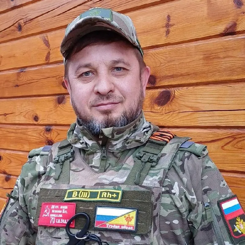 Депутат Чебоксарского городского собрания Сергей Муравьёв получил медаль Жукова за «мужество, отвагу и самоотверженность». Одновременно в сети обсуждают его кампанию и связанные с ней эпизоды.