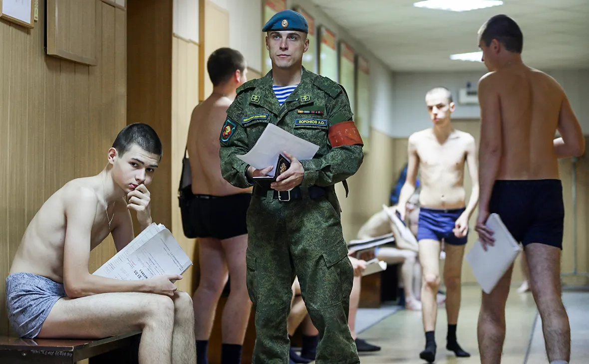 Призывники сталкиваются с отказами нотариусов при оформлении доверенностей, необходимых для представления их интересов в военкоматах и на медицинских комиссиях.