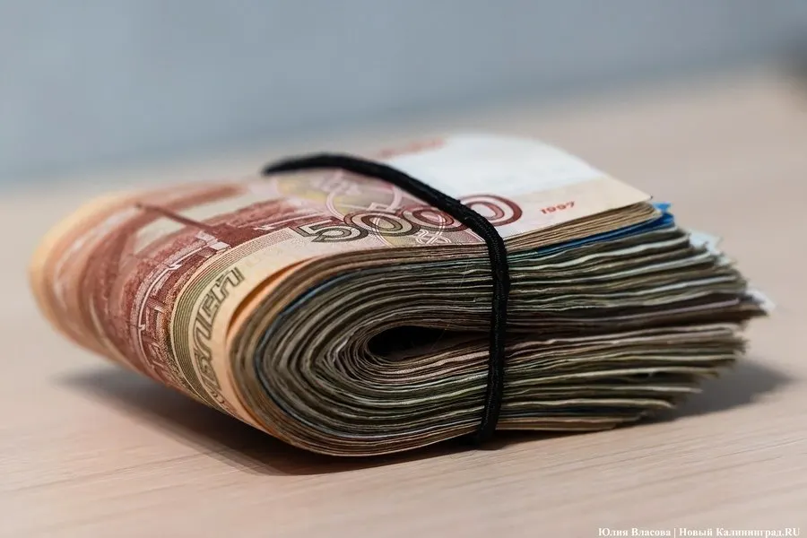 Объем кредитования физлиц в Калининградской области за год достиг 212,8 млрд рублей, рост составил 24%. Совокупный портфель — 263,4 млрд рублей. Рост связан со снижением ключевой ставки до 14% годовых.