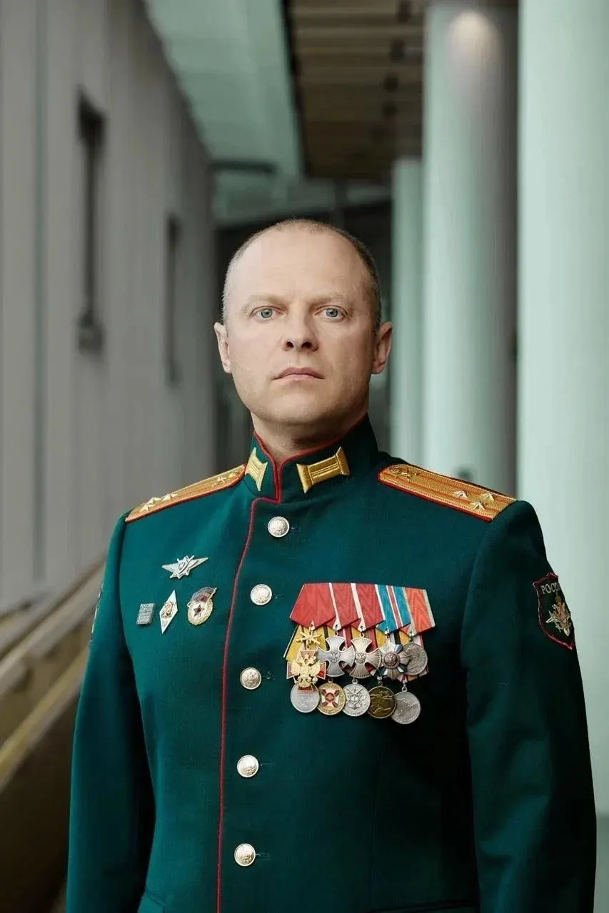 Сергей Карасев — ветеран вооружённых сил, назначенный на должность вице-губернатора. Его опыт включает участие в Сирии и в СВО; в регионе планируется усиление работы с ветеранами и обеспечение безопасности.
