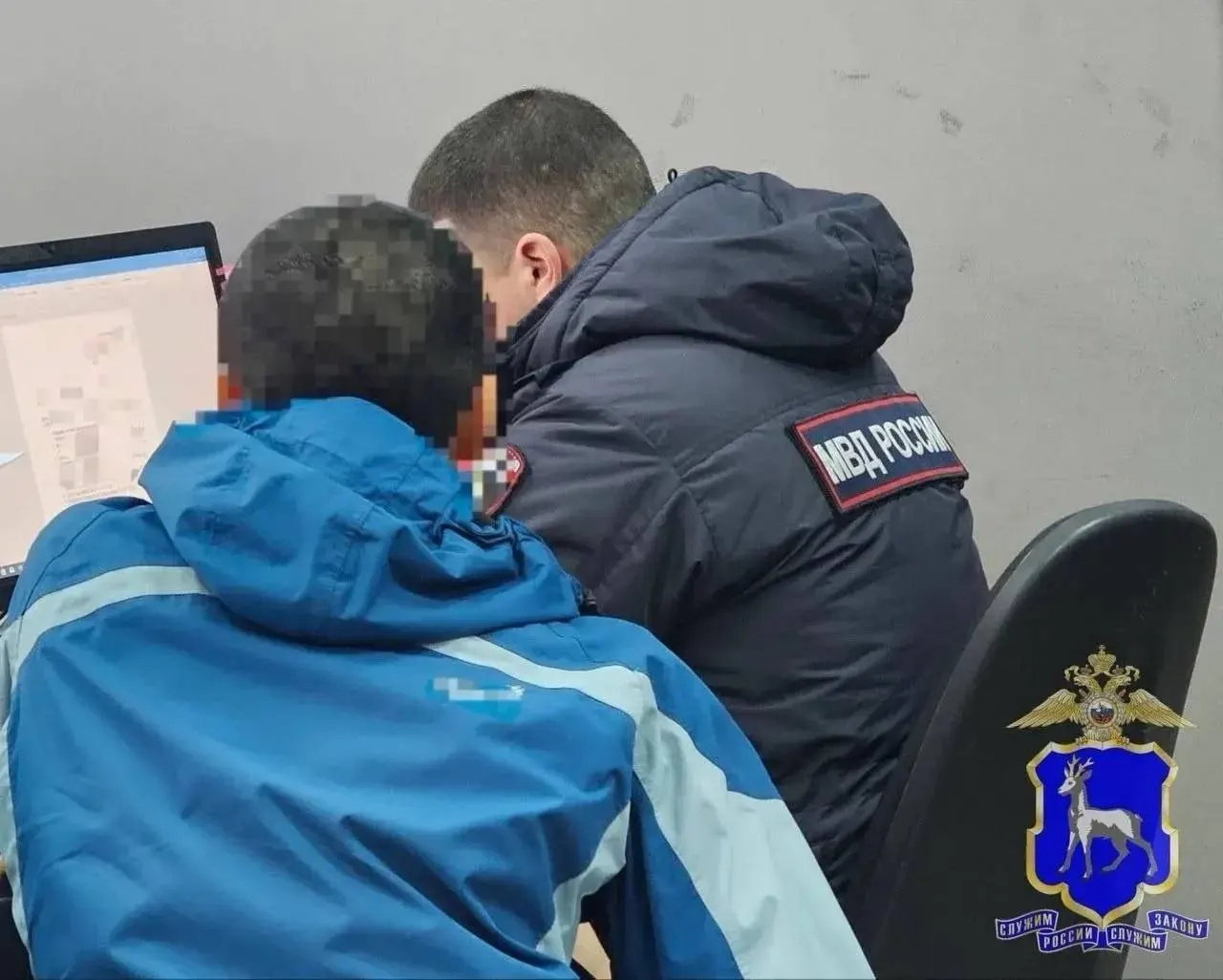 30-летний житель региона вынес телевизор у бабушки, затем сдал его в ломбард и потратил выручку на спиртное; расследование завершено и материалы переданы в суд.