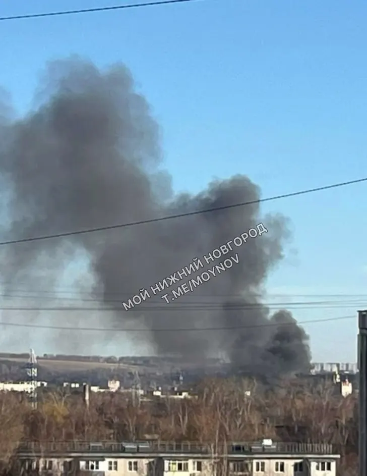 В Нижнем Новгороде возле дома №8 на улице Янки Купалы произошло возгорание; очаги локализованы, продолжается тушение, погибших и пострадавших нет.