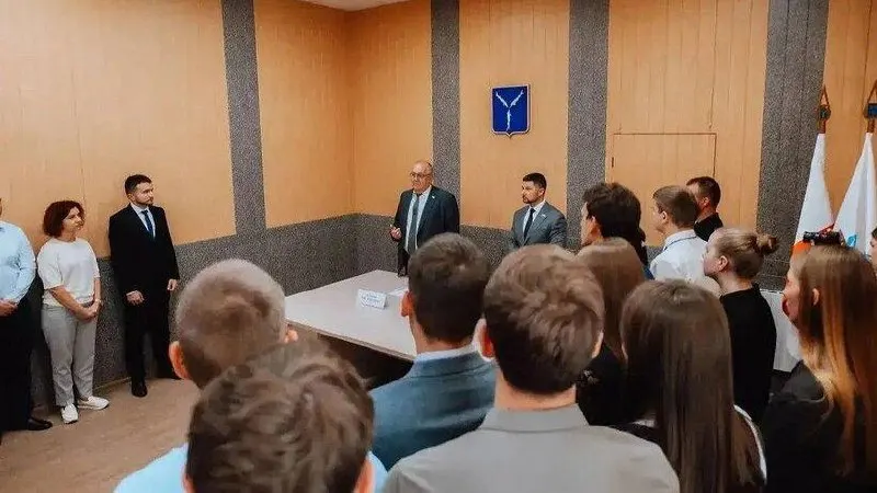 Мэр города рассказал об ужесточении мер: помимо штрафов за парковку планируется ответственность за движение по зелёным насаждениям и за ограждения во время ремонтных работ.