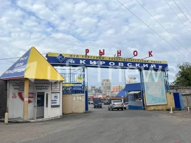 Снос Гурьевского рынка запланирован в рамках развития района: на месте появятся жилые дома, детские сады, школа, спорткомплекс, многоуровневый паркинг и трамвайное депо. Точные сроки пока не названы.