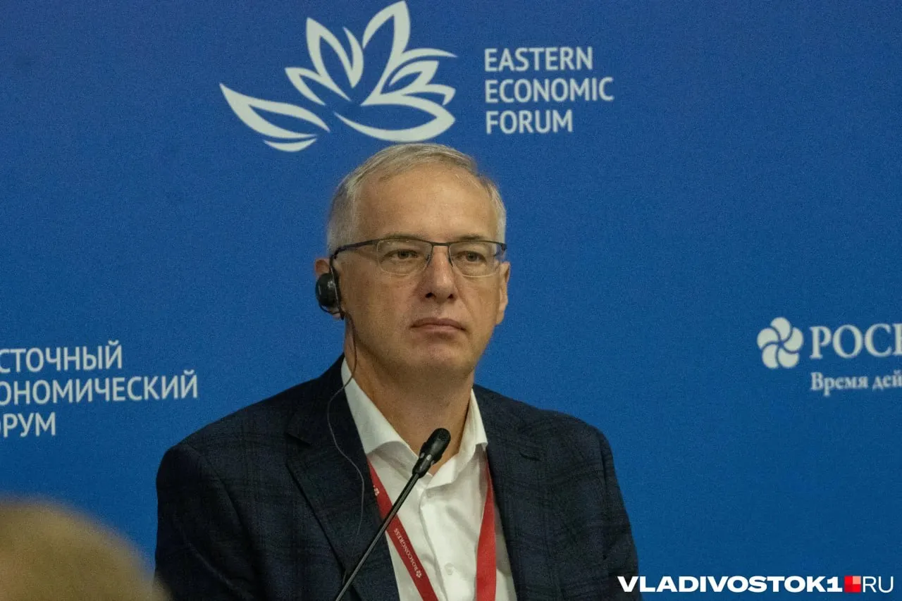В регионе обсудили кадровые назначения: повышение Кожемяко до полпреда на Дальнем Востоке и назначение Шестакова на должность временного губернатора Владивостока; позицию выразил бизнес-лидер Дмитрий Алексеев.