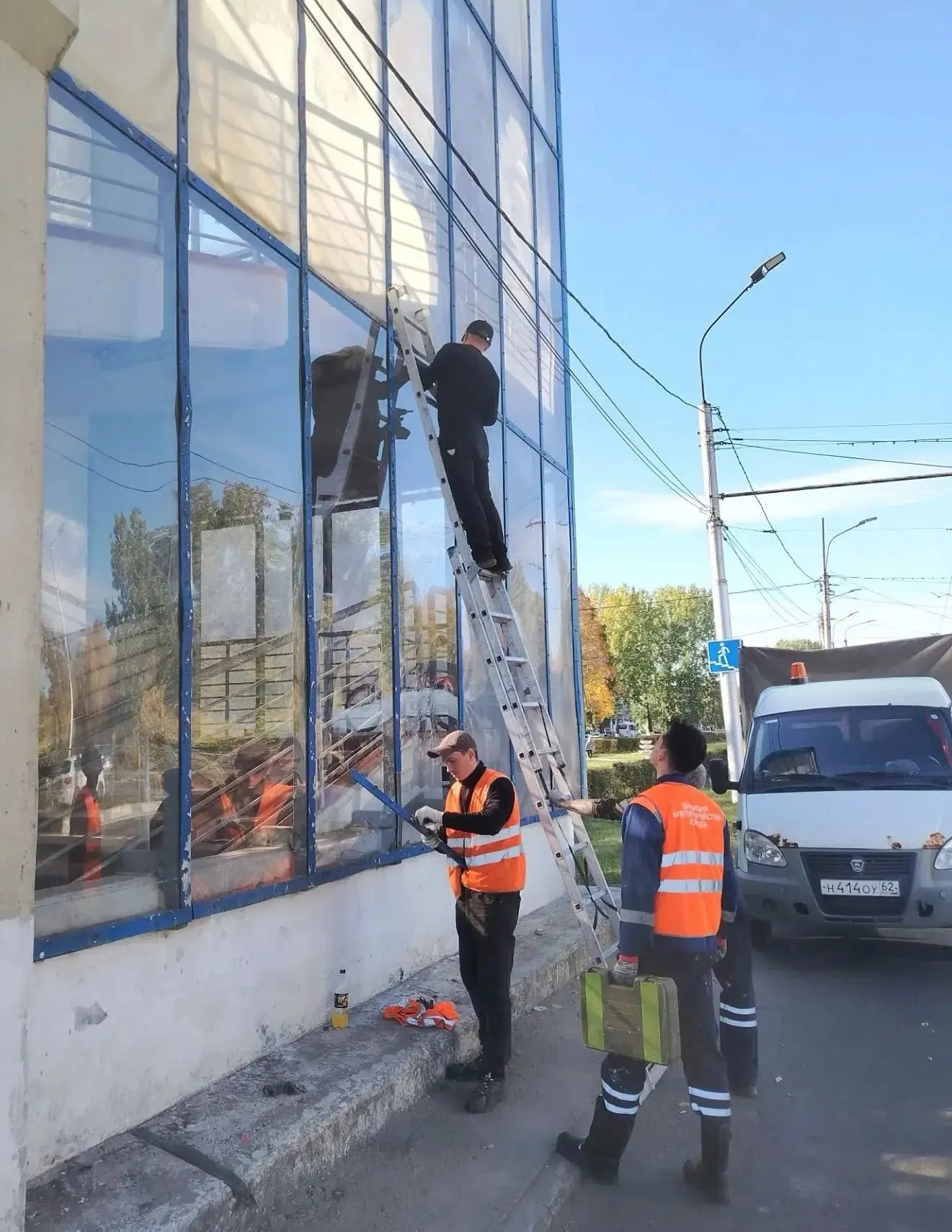 После пожара в августе 2025 года переход остаётся закрытым и требует ремонта.