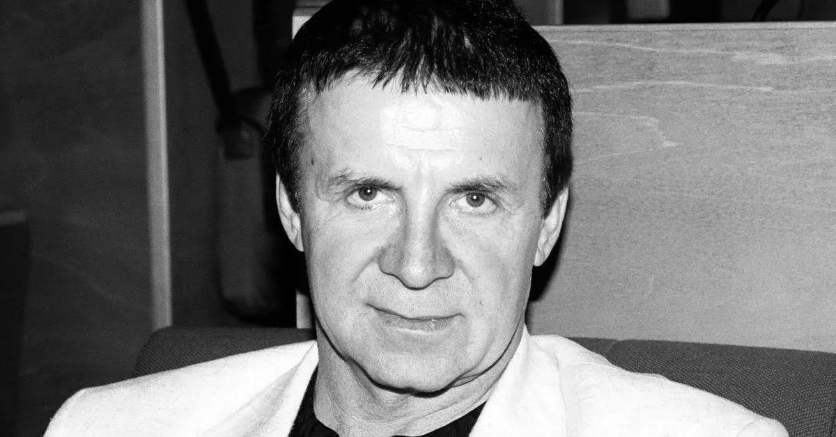 Умер известный российский медиаперсонаж Анатолий Кашпировский.