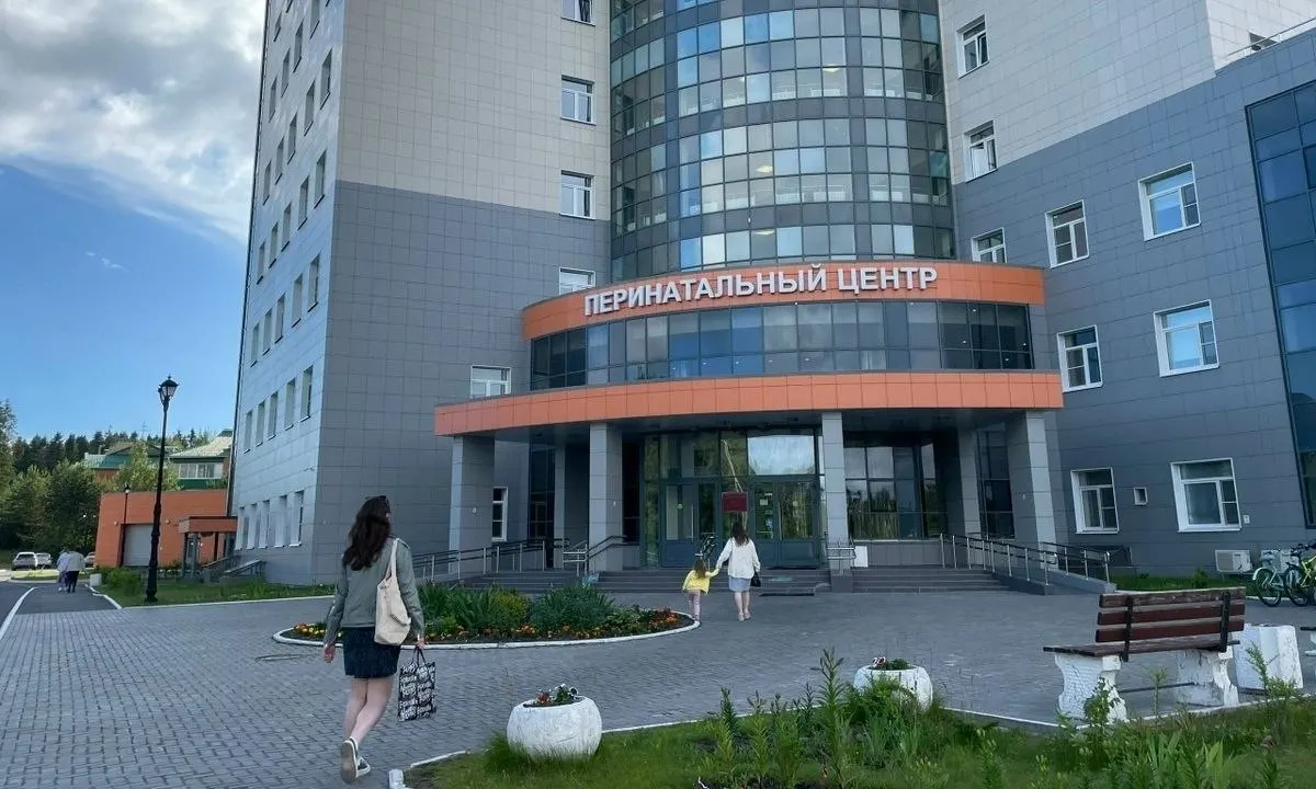 В Карелии за январь–август 2026 года родилось 2637 детей; коэффициент рождаемости в августе достиг 1,463, выше общероссийских и Северо-Западных уровней. Рост зафиксирован и в других регионах.