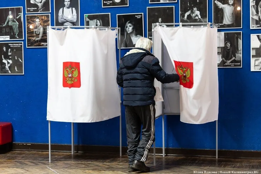 Рассматривается возможность разделения сроков выборов в Госдуму и региональные/муниципальные кампании с предварительным анализом к 2031 году; эксперты отмечают экономию бюджета и снижение нагрузки на избиркомы, пример — Калининградская область.