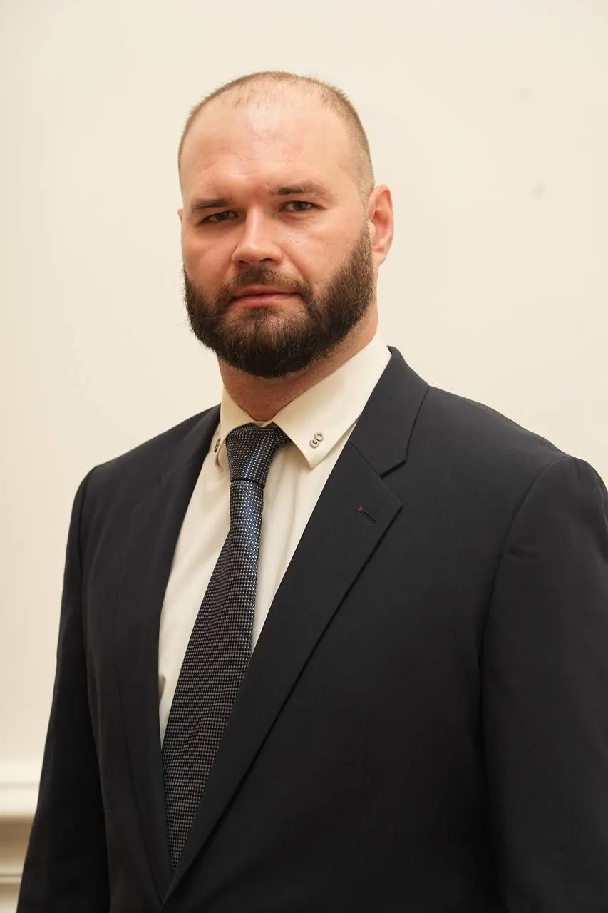 Задержан глава Куйбышевского района Алексей Пугачёв. Обязанности временно исполняет первый замглавы Владимир Чванов, подтверждают в мэрии.